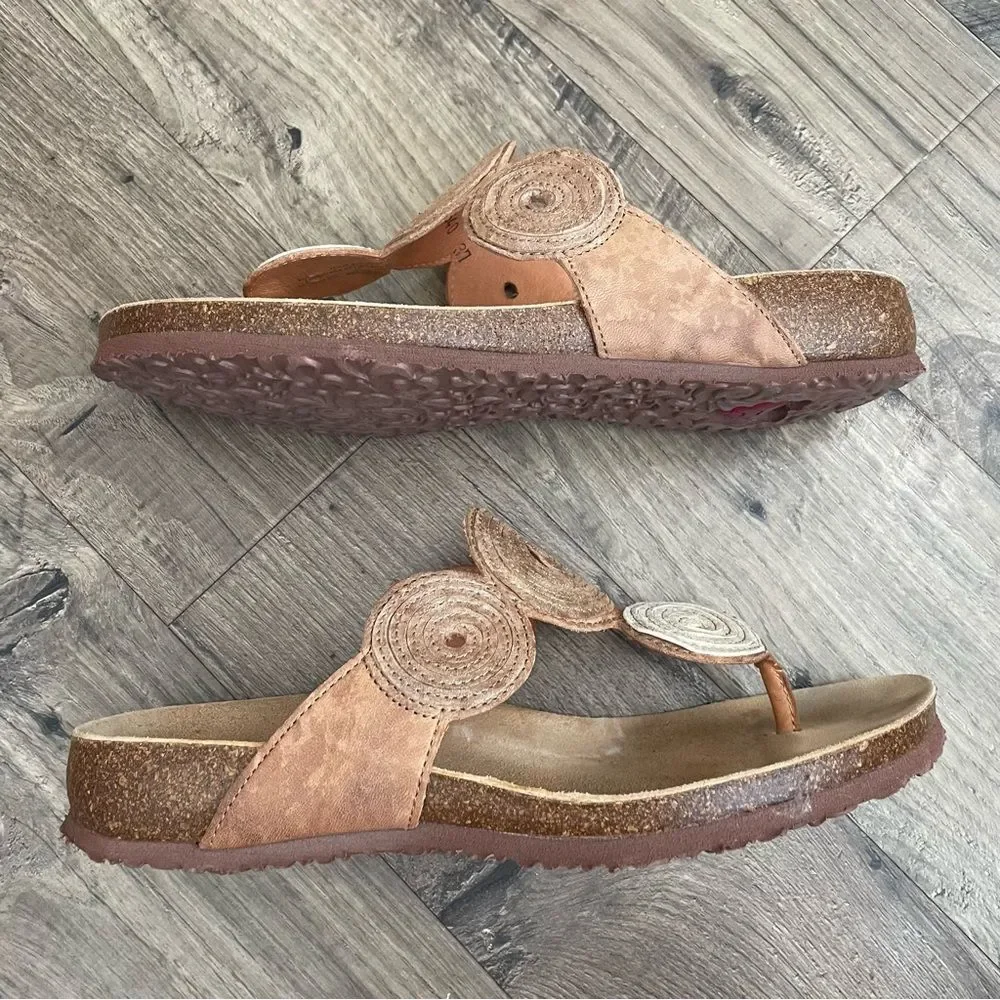 3M Thinsulate Neutral Tan Circular-Accent Women's Sandals - Picture 7 of 9